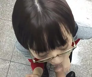 Garota de lábios lin ...
