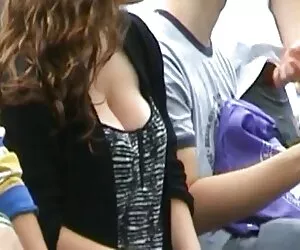 Morena peituda bombá ...