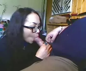 A loira elegante dá  ...